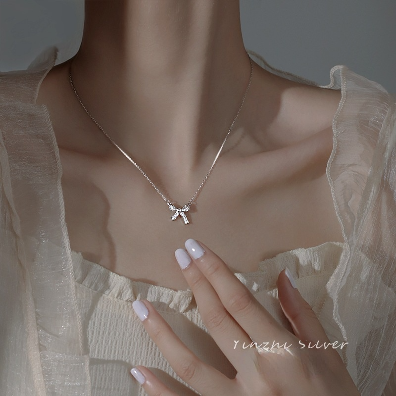 Zircon Bow Necklace