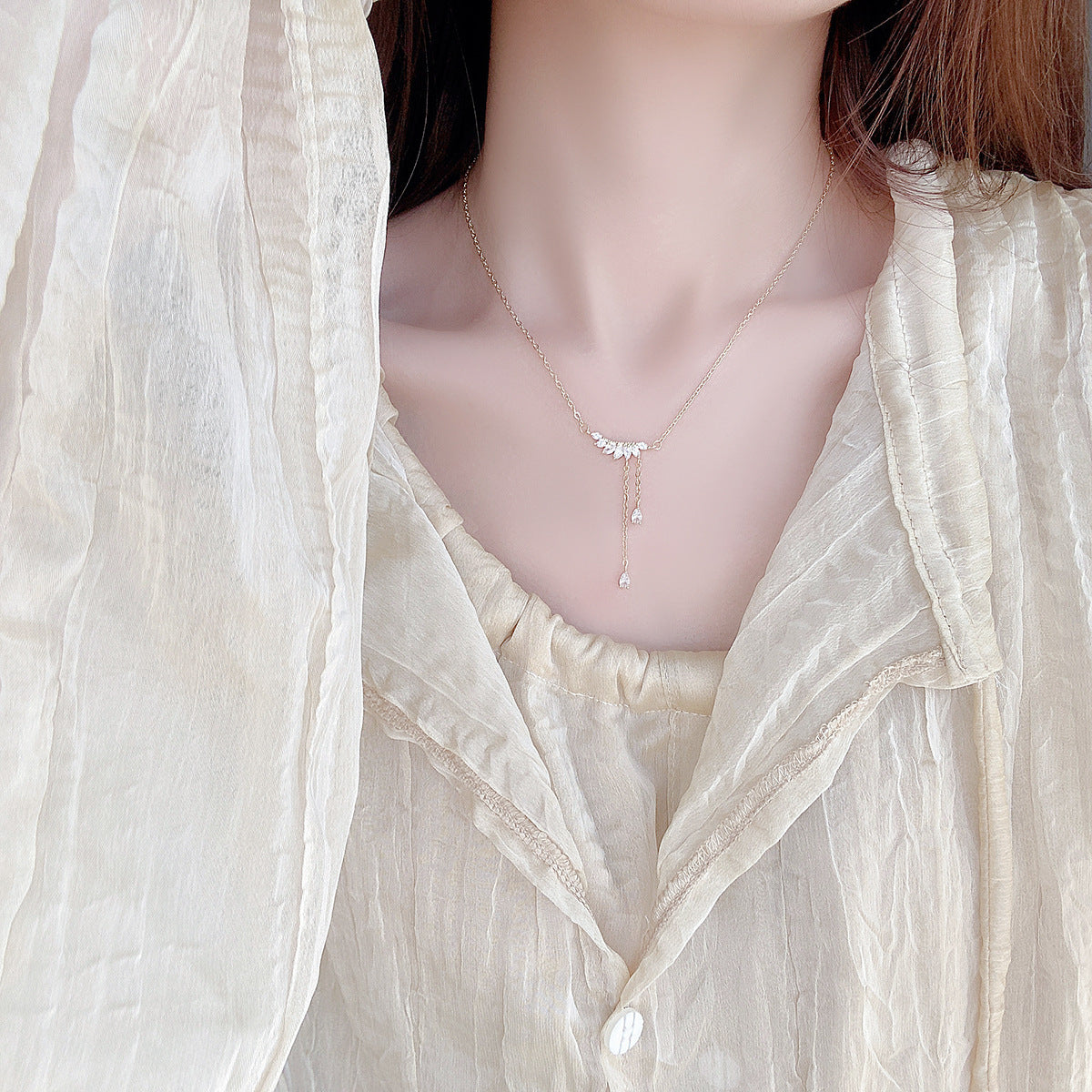 Zircon Angel Collarbone Necklace