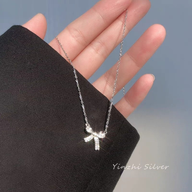 Zircon Bow Necklace