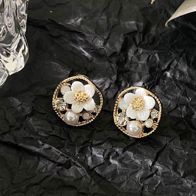 Vintage Floral Pearl Earrings