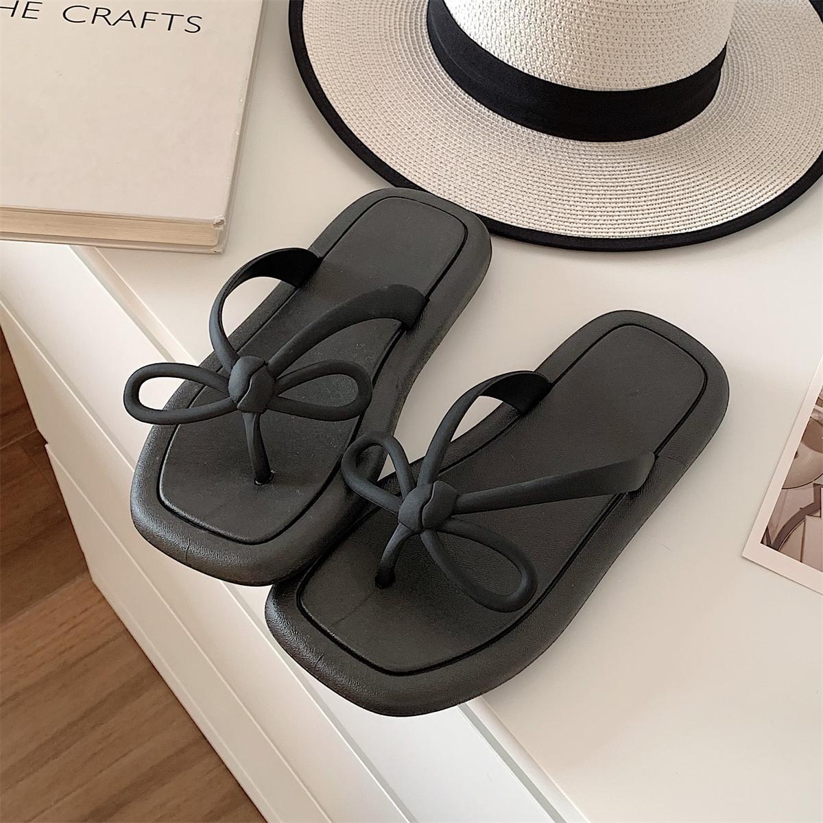 Thin Strap Flip-flops